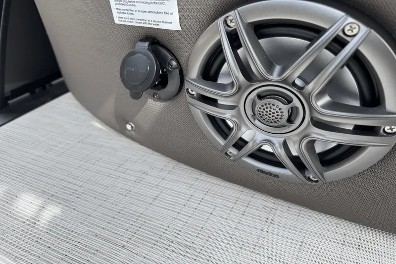 Slide: The Image of Harris 230 Sunliner 2025 - 13