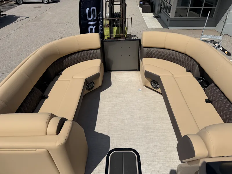 Slide: The Image of Harris 230 Sunliner 2025 - 20