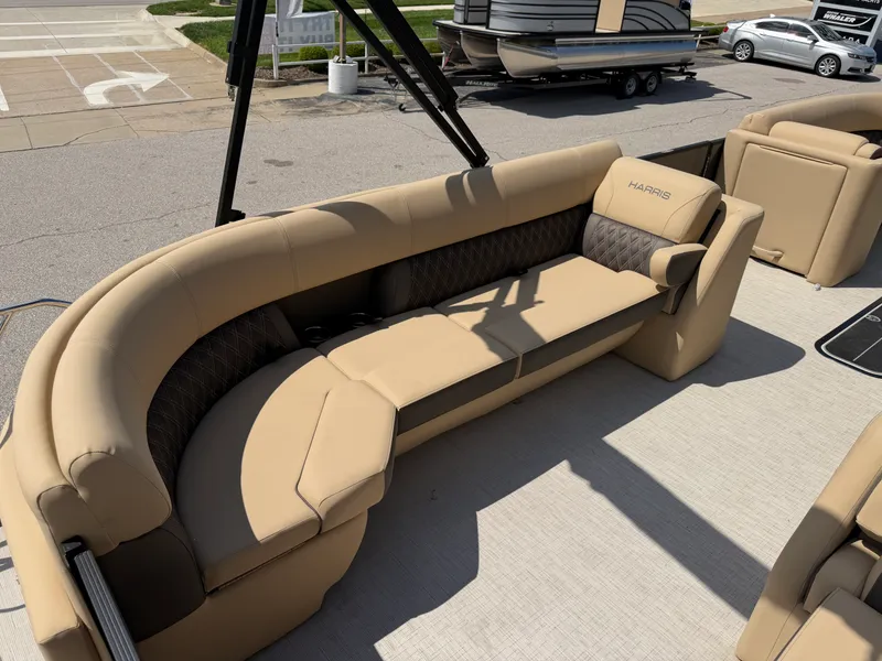 Slide: The Image of Harris 230 Sunliner 2025 - 22