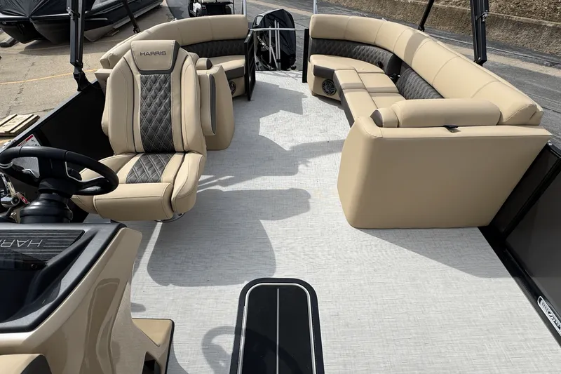 Slide: The Image of Harris 230 Sunliner 2025 - 3