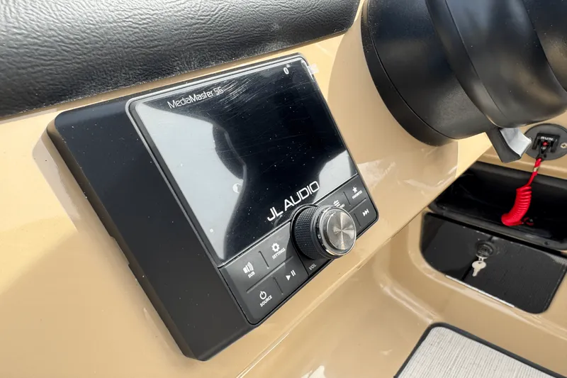 Slide: The Image of Harris 230 Sunliner 2025 - 7