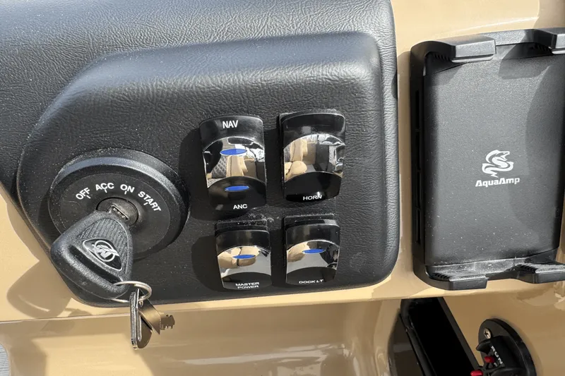 Slide: The Image of Harris 230 Sunliner 2025 - 9