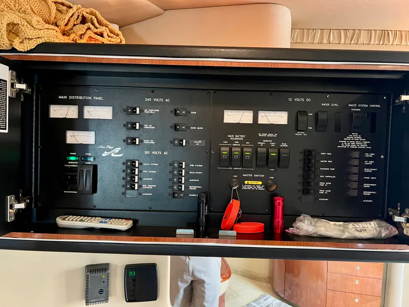 Slide: The Image of Sea Ray 460 Sundancer 2003 - 35