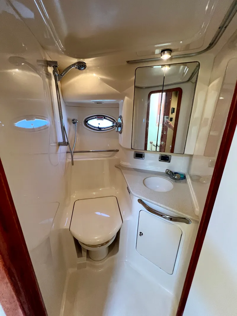 Slide: The Image of Sea Ray 460 Sundancer 2003 - 18