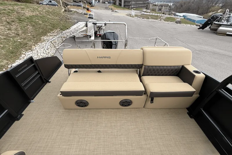 Slide: The Image of Harris 250 Sunliner Sport 2025 - 10