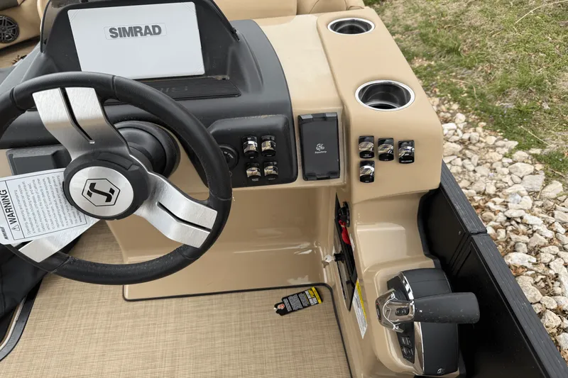 Slide: The Image of Harris 250 Sunliner Sport 2025 - 15