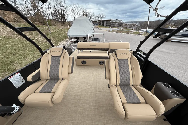 Slide: The Image of Harris 250 Sunliner Sport 2025 - 17