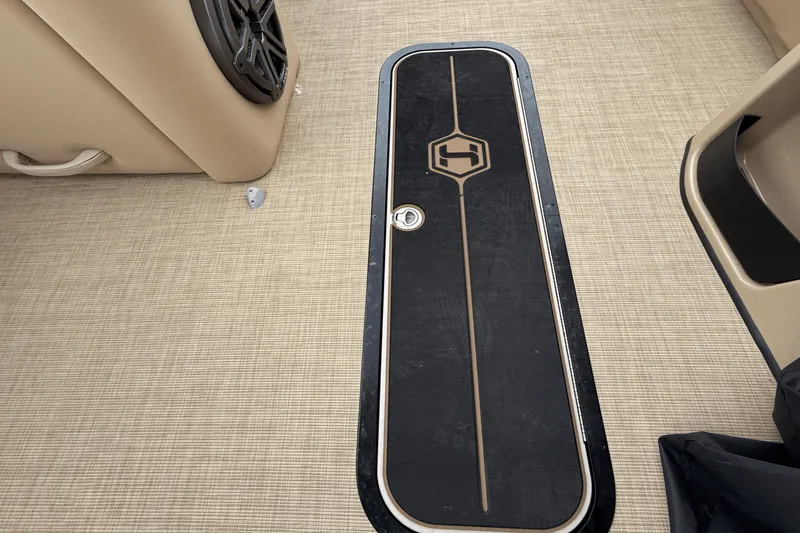 Slide: The Image of Harris 250 Sunliner Sport 2025 - 6