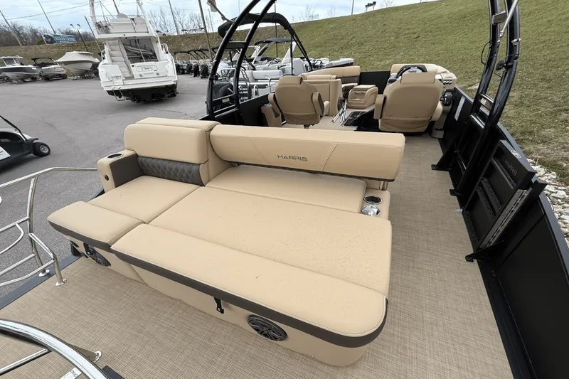 Slide: The Image of Harris 250 Sunliner Sport 2025 - 8