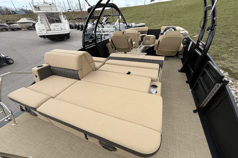 Slide: The Image of Harris 250 Sunliner Sport 2025 - 9