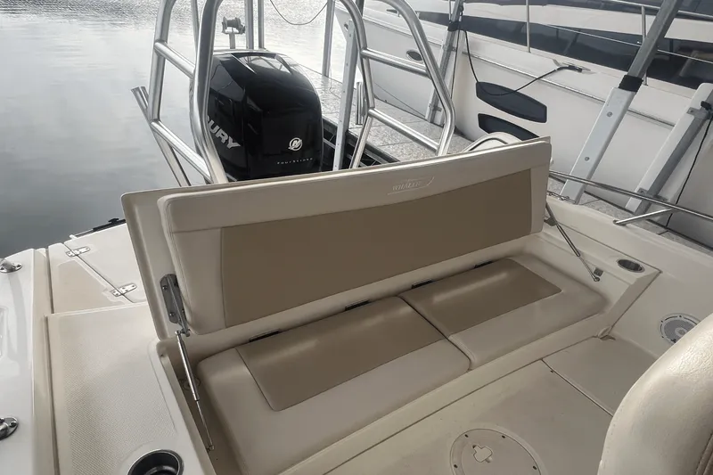 Slide: The Image of Boston Whaler 24 DAUNTLESS 2021 - 17