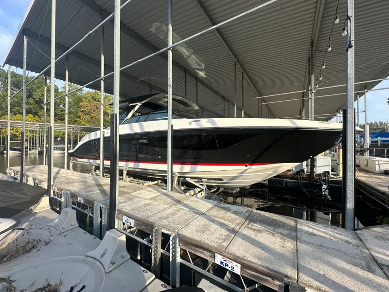 The Image of Sea Ray 400 SLX 2022 - 0
