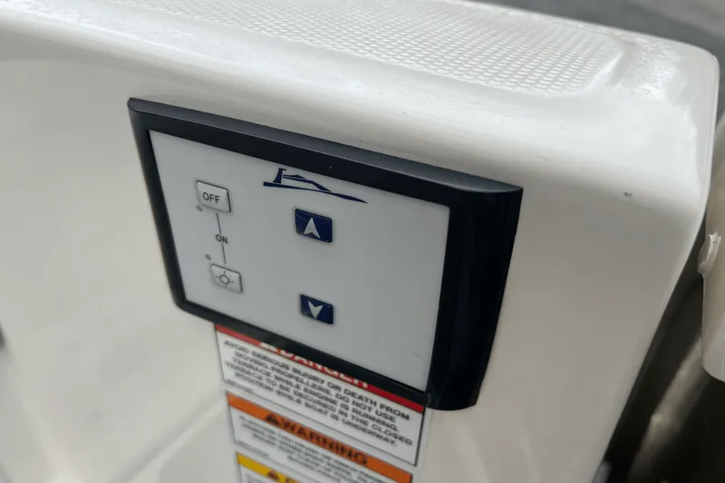 Slide: The Image of Sea Ray 400 SLX 2022 - 14