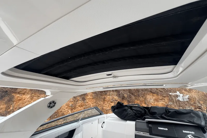 Slide: The Image of Sea Ray 400 SLX 2022 - 20