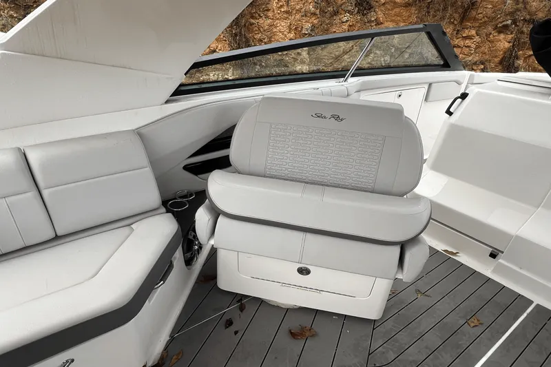 Slide: The Image of Sea Ray 400 SLX 2022 - 23