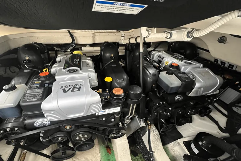 Slide: The Image of Sea Ray 400 SLX 2022 - 33