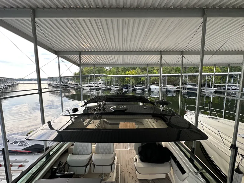 Slide: The Image of Sea Ray 400 SLX 2022 - 4