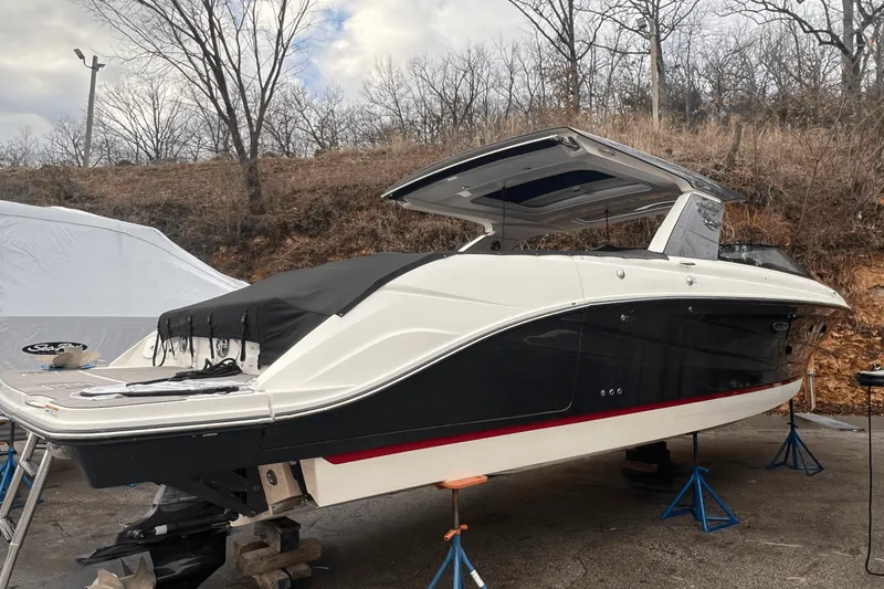 Slide: The Image of Sea Ray 400 SLX 2022 - 6
