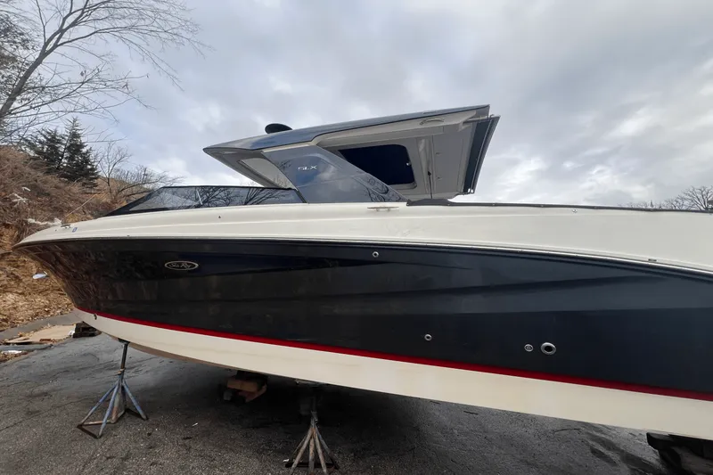 Slide: The Image of Sea Ray 400 SLX 2022 - 8