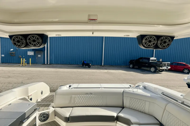 Slide: The Image of Sea Ray 350 SLX 2022 - 14