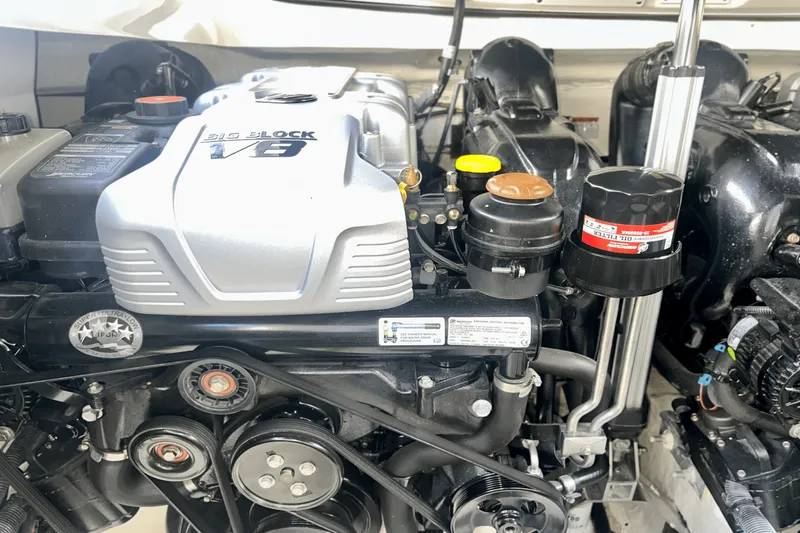 Slide: The Image of Sea Ray 350 SLX 2022 - 22