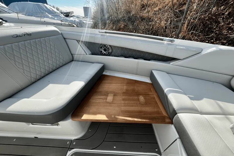 Slide: The Image of Sea Ray 350 SLX 2022 - 40