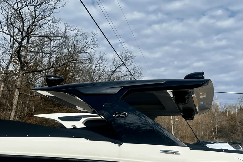 Slide: The Image of Sea Ray 350 SLX 2022 - 6