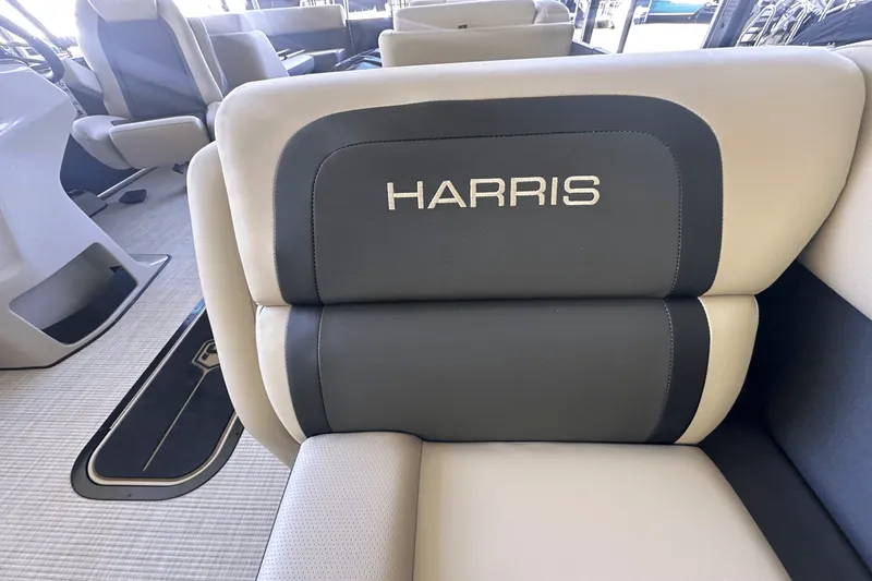 Slide: The Image of Harris 250 Cruiser 2025 - 5
