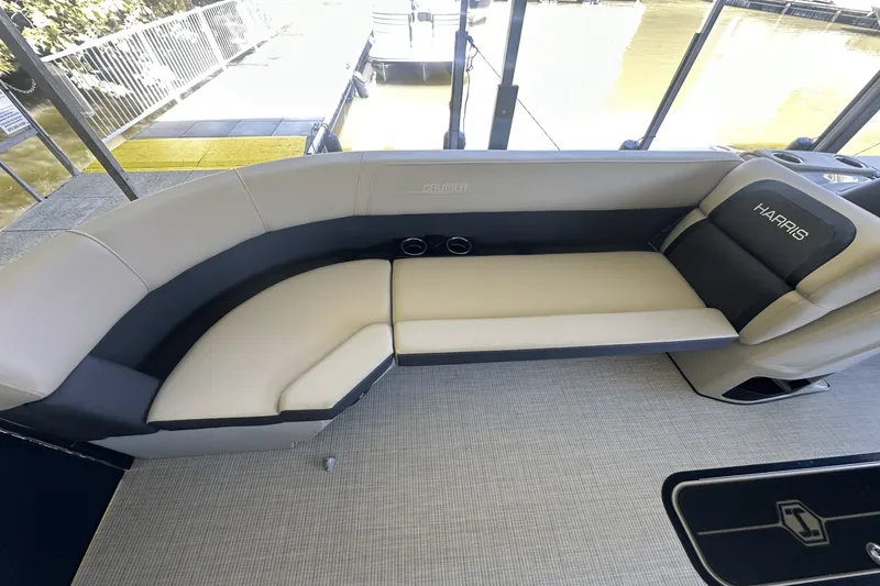 Slide: The Image of Harris 250 Cruiser 2025 - 8