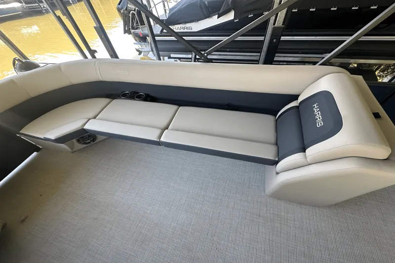 Slide: The Image of Harris 250 Cruiser 2025 - 9