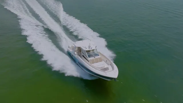 Slide: The Image of Boston Whaler 420 Outrage 2016 - 2