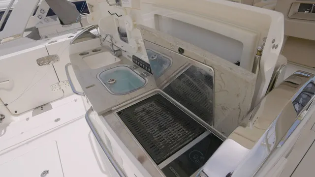 Slide: The Image of Boston Whaler 420 Outrage 2016 - 7