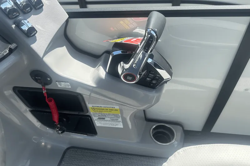 Slide: The Image of Harris 250 Cruiser 2025 - 12