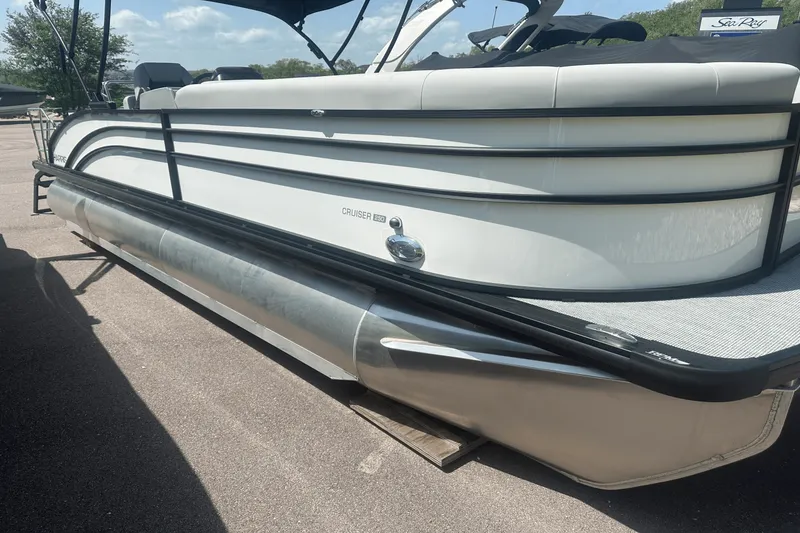 Slide: The Image of Harris 250 Cruiser 2025 - 4