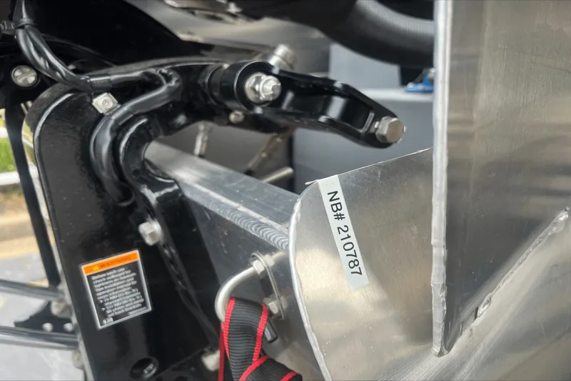 Slide: The Image of Harris 250 Cruiser 2025 - 8