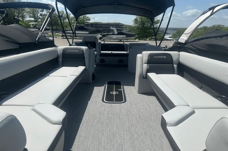 Slide: The Image of Harris 250 Cruiser 2025 - 9