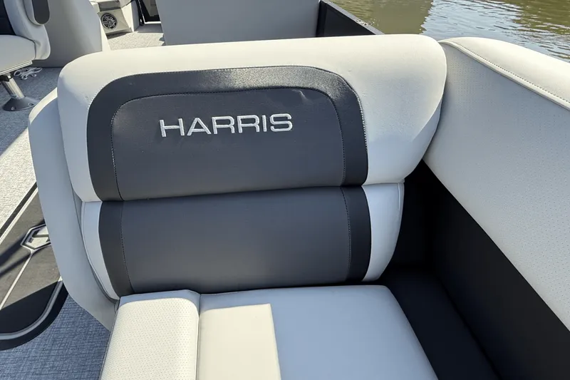 Slide: The Image of Harris 230 Cruiser 2025 - 13