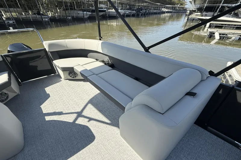 Slide: The Image of Harris 230 Cruiser 2025 - 14