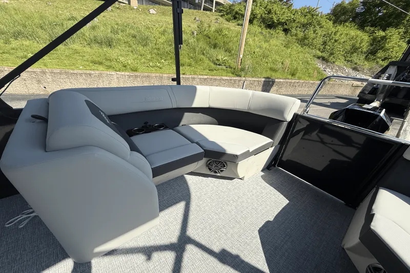 Slide: The Image of Harris 230 Cruiser 2025 - 16