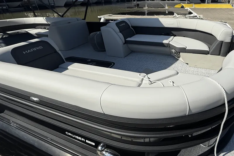 Slide: The Image of Harris 230 Cruiser 2025 - 2