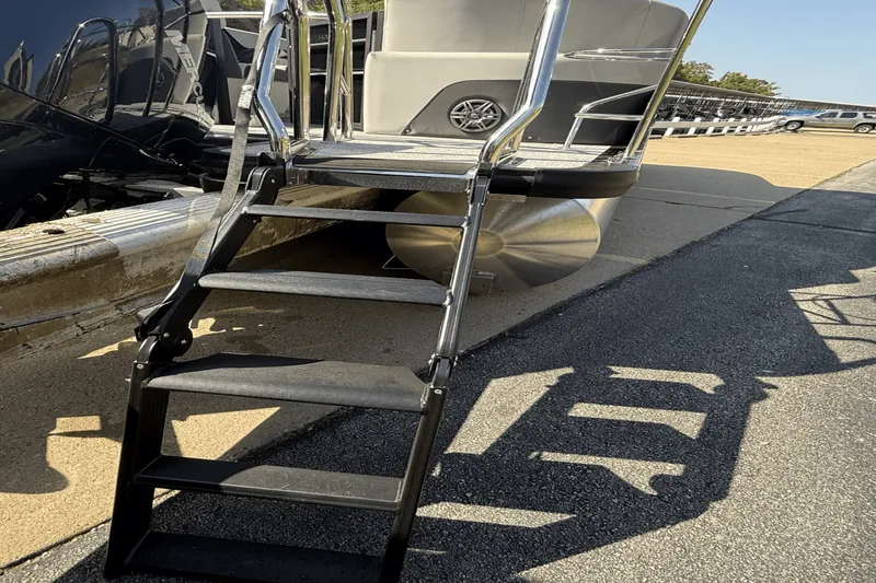 Slide: The Image of Harris 230 Cruiser 2025 - 22