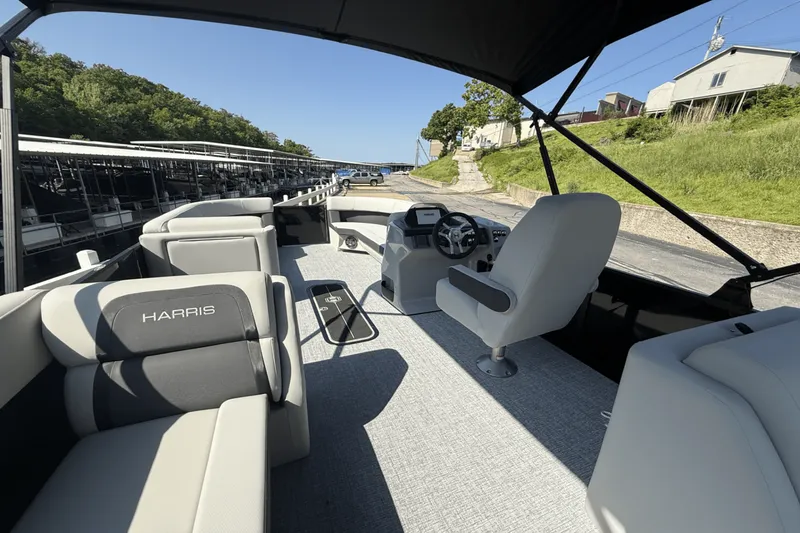 Slide: The Image of Harris 230 Cruiser 2025 - 9