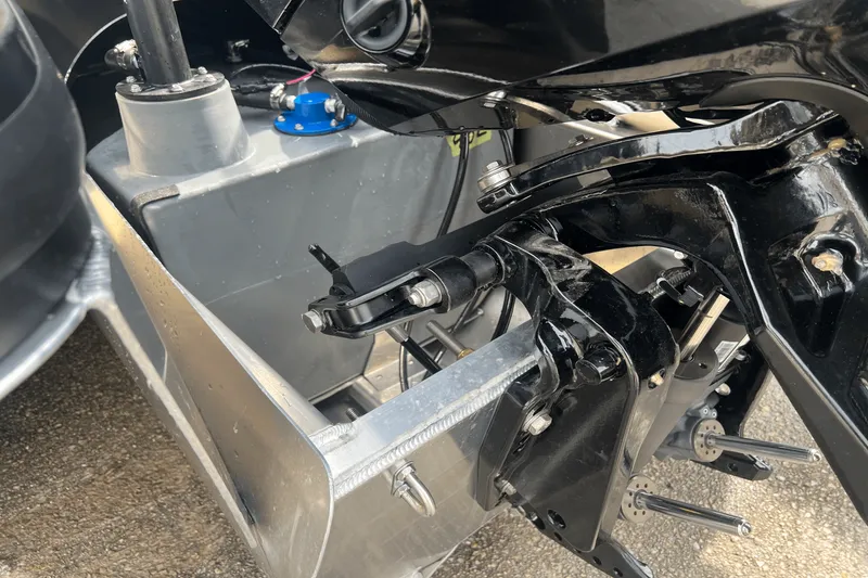 Slide: The Image of Harris 230 Cruiser 2025 - 14