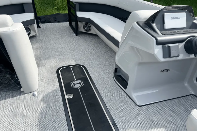 Slide: The Image of Harris 230 Cruiser 2025 - 19