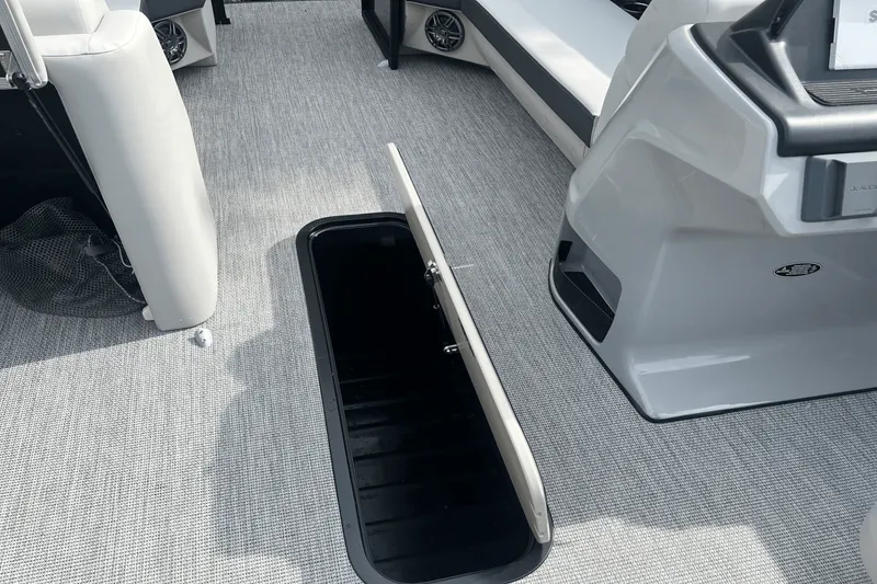 Slide: The Image of Harris 230 Cruiser 2025 - 20