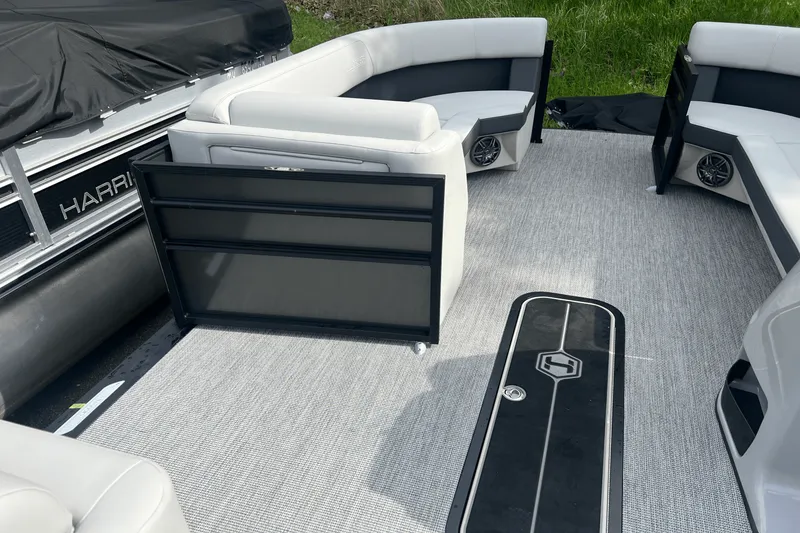 Slide: The Image of Harris 230 Cruiser 2025 - 28