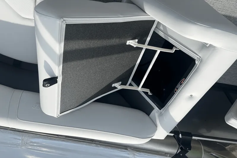 Slide: The Image of Harris 230 Cruiser 2025 - 29