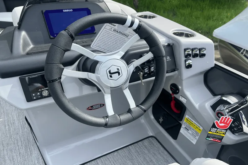 Slide: The Image of Harris 230 Cruiser 2025 - 8