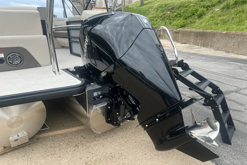 Slide: The Image of Harris 250 Sunliner 2025 - 10