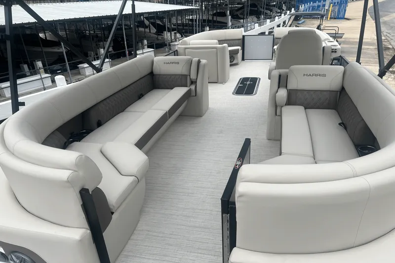 Slide: The Image of Harris 250 Sunliner 2025 - 13